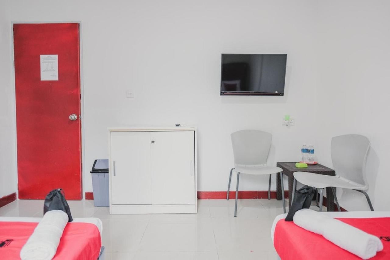 מלון Jodoh  Reddoorz Near Nagoya Hill Batam 4 מראה חיצוני תמונה